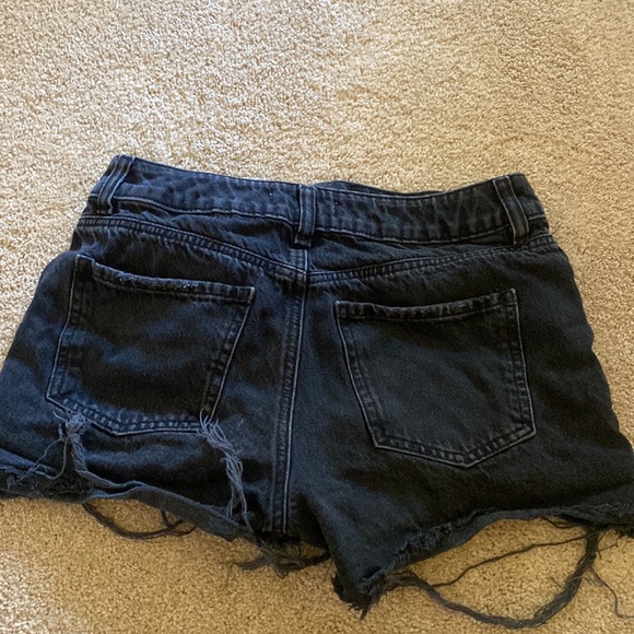 Black jean shorts from garage - Picture 2 of 2